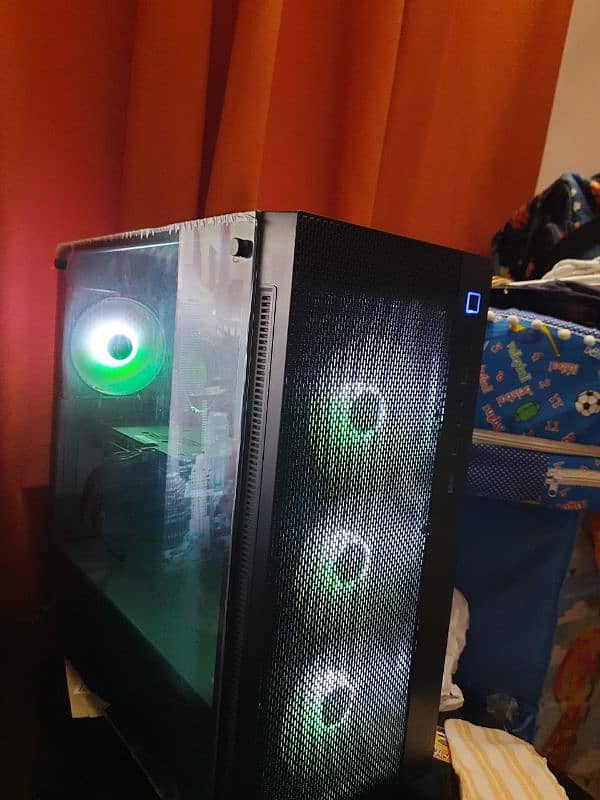 Gaming PC with 12 Gb GPU 8