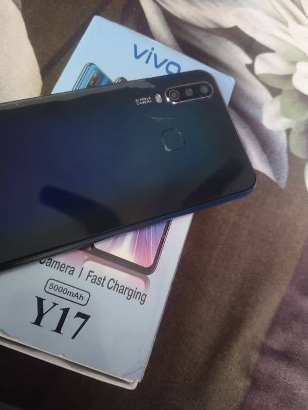 Vivo y17 8/256 ram rom used but gud condition mob with box 1