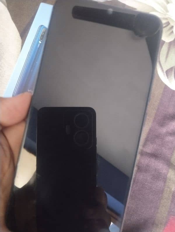 Vivo y17 8/256 ram rom used but gud condition mob with box 3