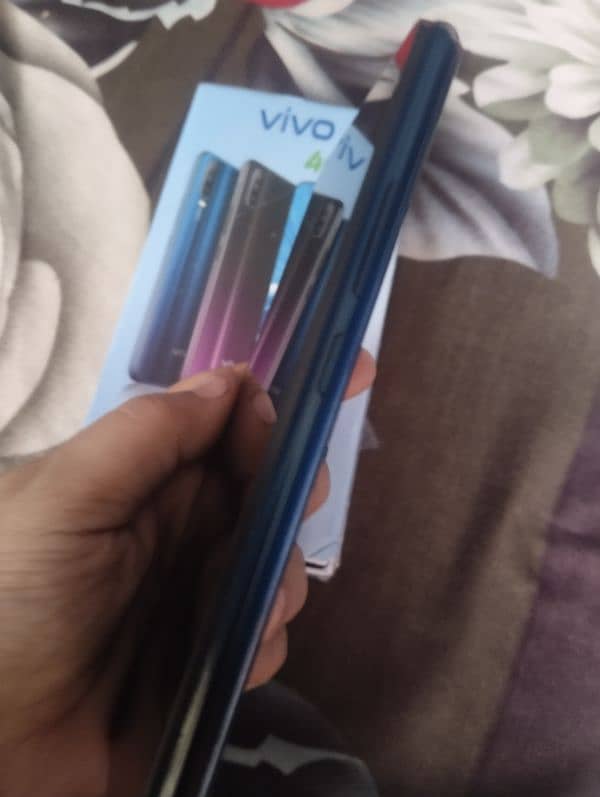 Vivo y17 8/256 ram rom used but gud condition mob with box 4