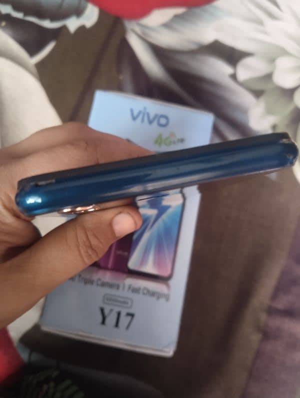 Vivo y17 8/256 ram rom used but gud condition mob with box 6