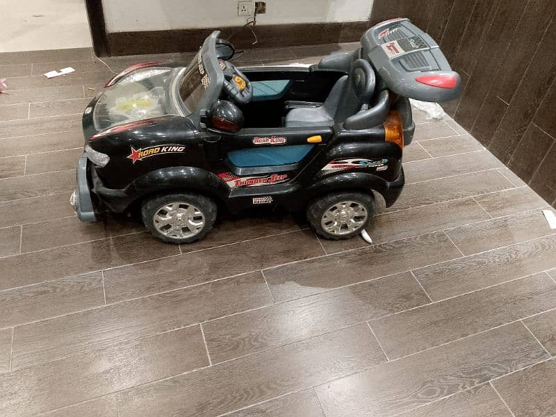 kids battery car just like new 0