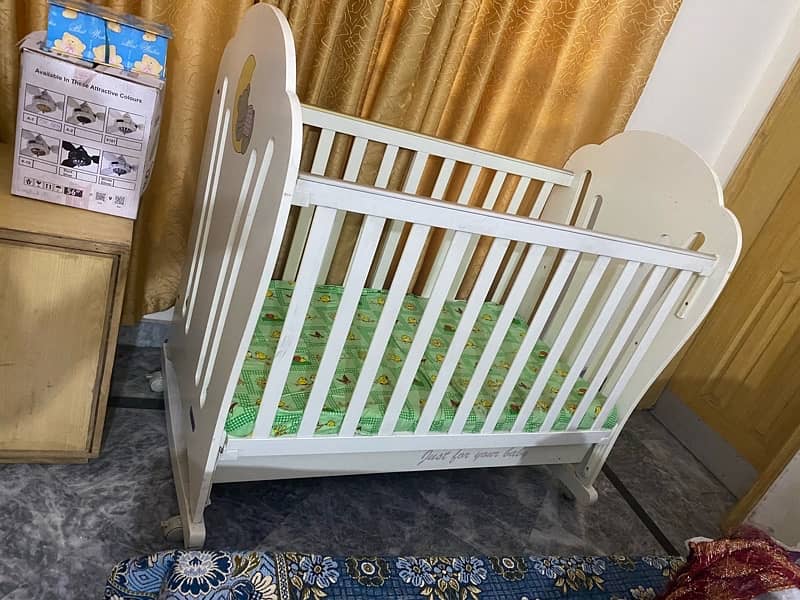 baby cot in good condition 3