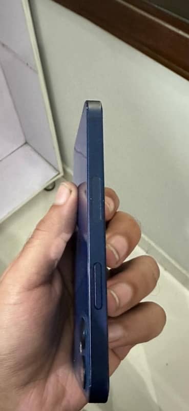 iphone 12 mini 4