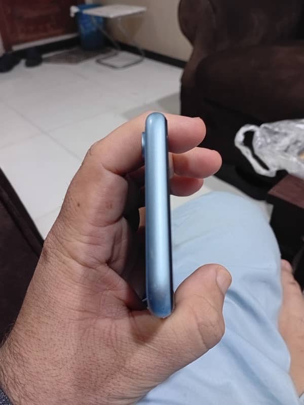 iPhone XR 64 GB 3