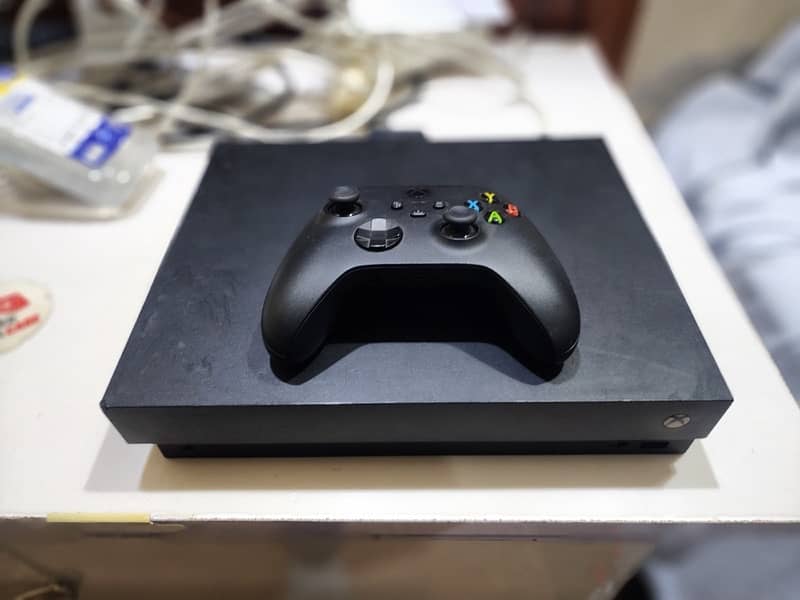 XBox One X | 1 TB | With 1 controller 0