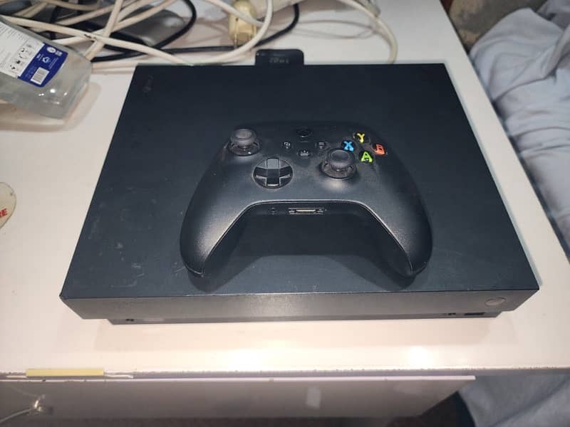 XBox One X | 1 TB | With 1 controller 3