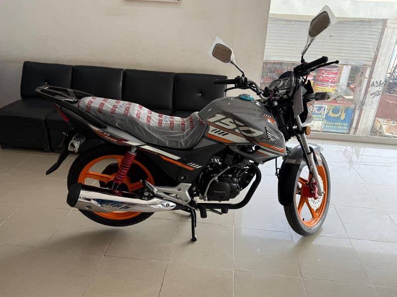 CB150F Silver for sale, Genuin 500 km driven 5