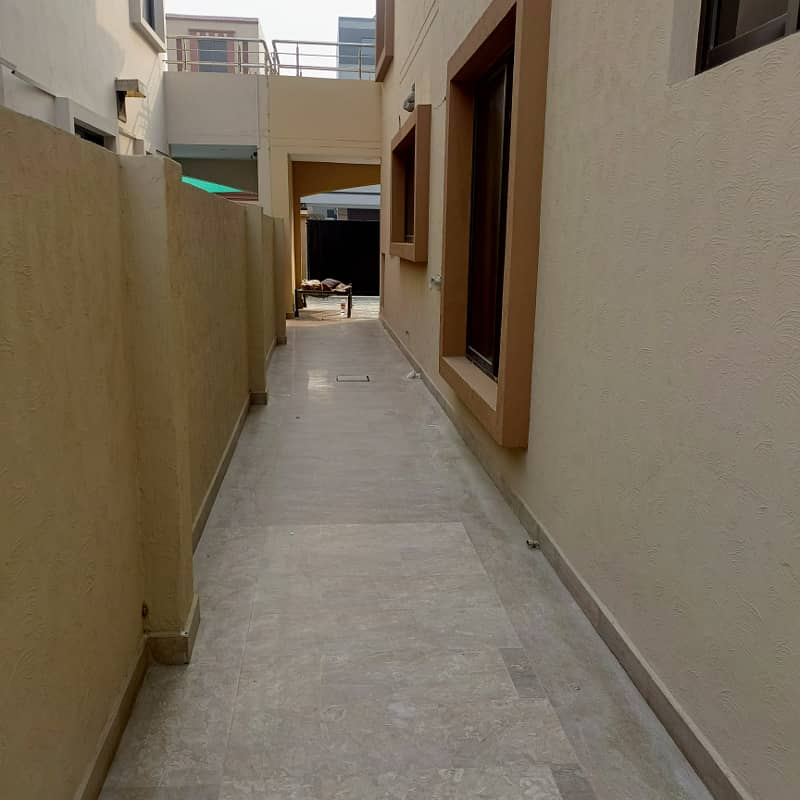 10 Marla House For Sale in Bahria Town Lahore. 5