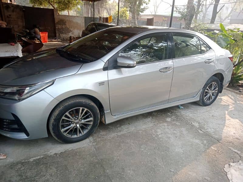 Toyota Altis Grande 2015 1