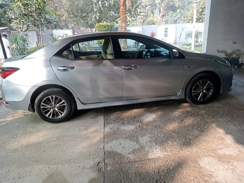 Toyota Altis Grande 2015 3