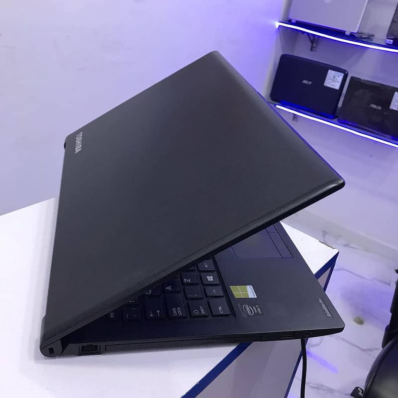 Toshiba Satellite Pro R50-C | i3 6th Gen 1