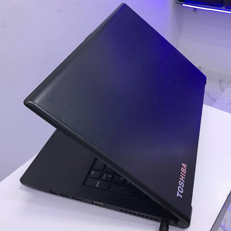 Toshiba Satellite Pro R50-C | i3 6th Gen 7