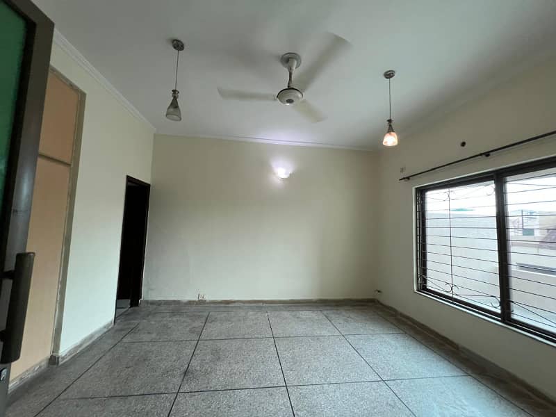 10 Marla 05 Bedroom House Available For Rent In Askari-10 Sector-C Lahore Cantt 28