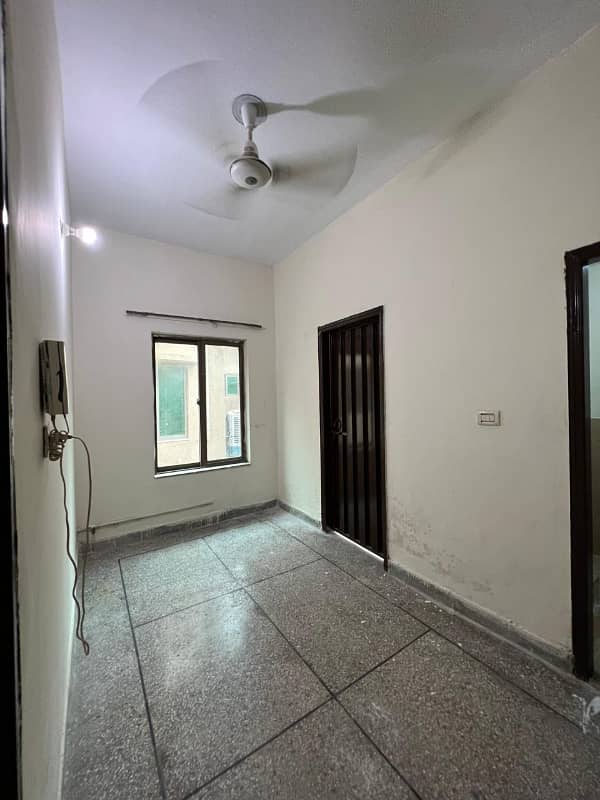 10 Marla 05 Bedroom House Available For Rent In Askari-10 Sector-C Lahore Cantt 33