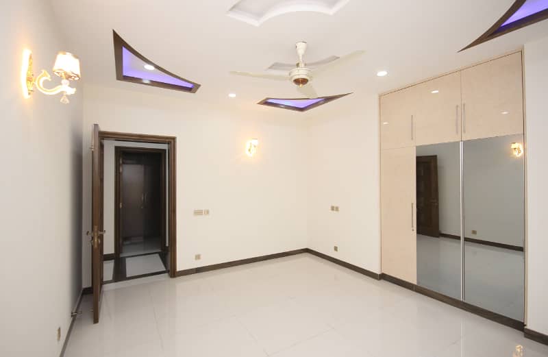 100% Original Add 1 Kanal Modern Luxury House Available For Rent Ac Install Gas Available in DHA Lahore Phase 6 24