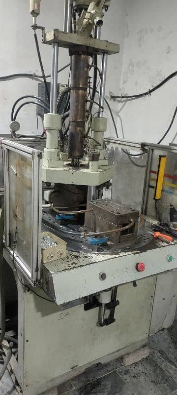 injection molding vertical routetrey machine 7