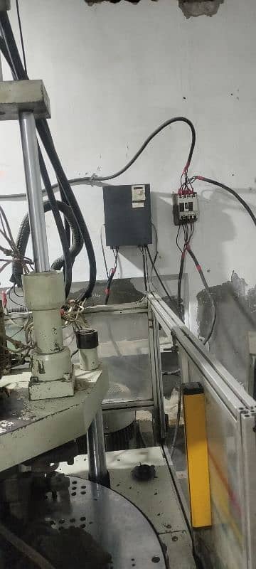 injection molding vertical routetrey machine 9