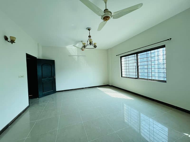 12 Marla 04 Bedroom 1st Floor Apartment Available For Sale in Askari 11 Sector-B Lahore 2