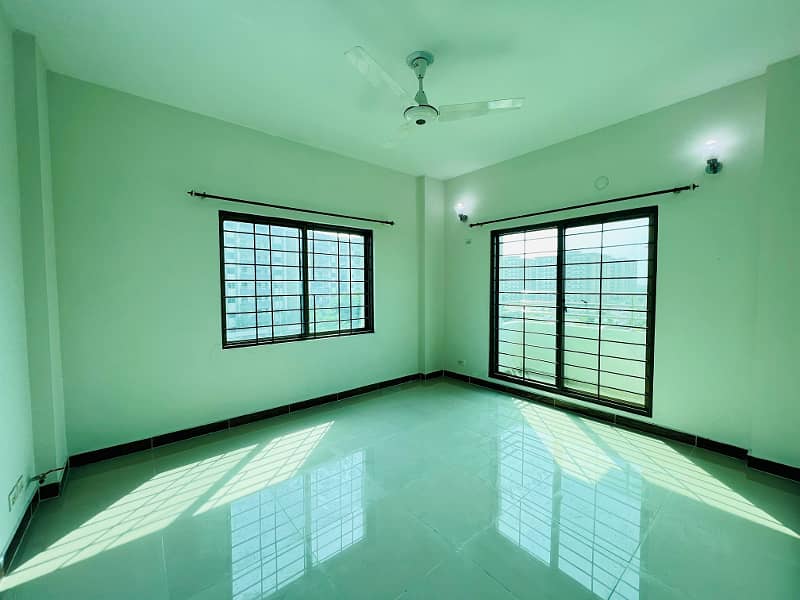 12 Marla 04 Bedroom 1st Floor Apartment Available For Sale in Askari 11 Sector-B Lahore 6