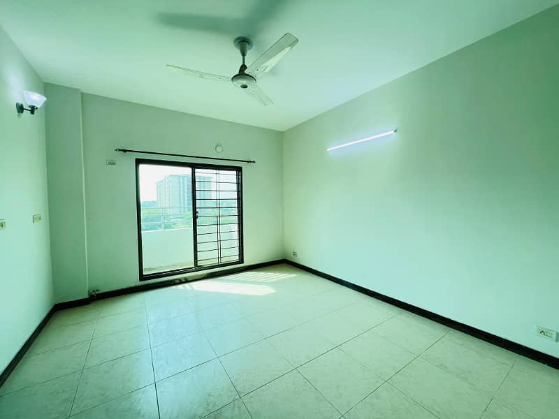 12 Marla 04 Bedroom 1st Floor Apartment Available For Sale in Askari 11 Sector-B Lahore 9