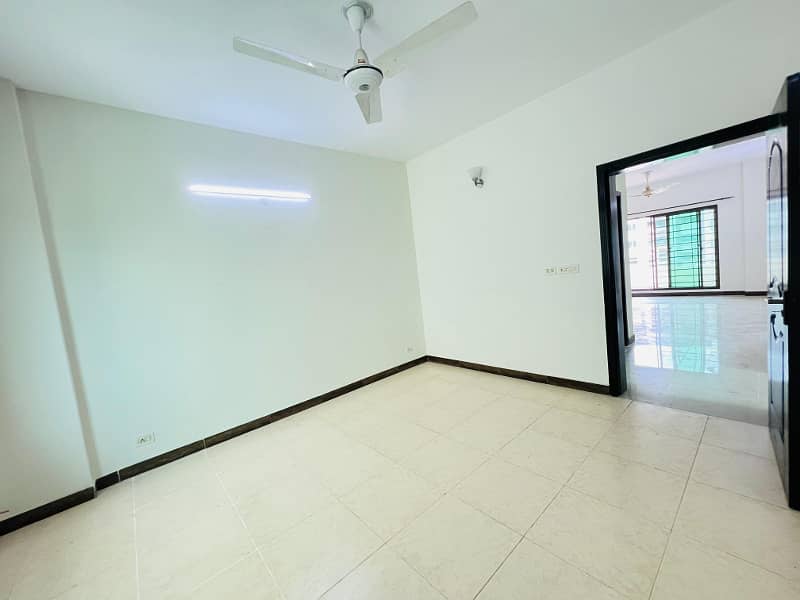 12 Marla 04 Bedroom 1st Floor Apartment Available For Sale in Askari 11 Sector-B Lahore 10