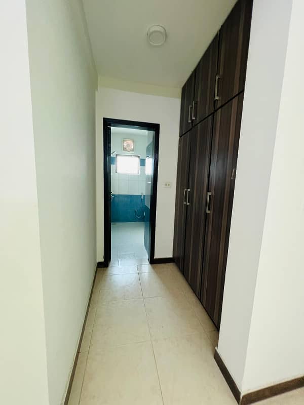 12 Marla 04 Bedroom 1st Floor Apartment Available For Sale in Askari 11 Sector-B Lahore 12