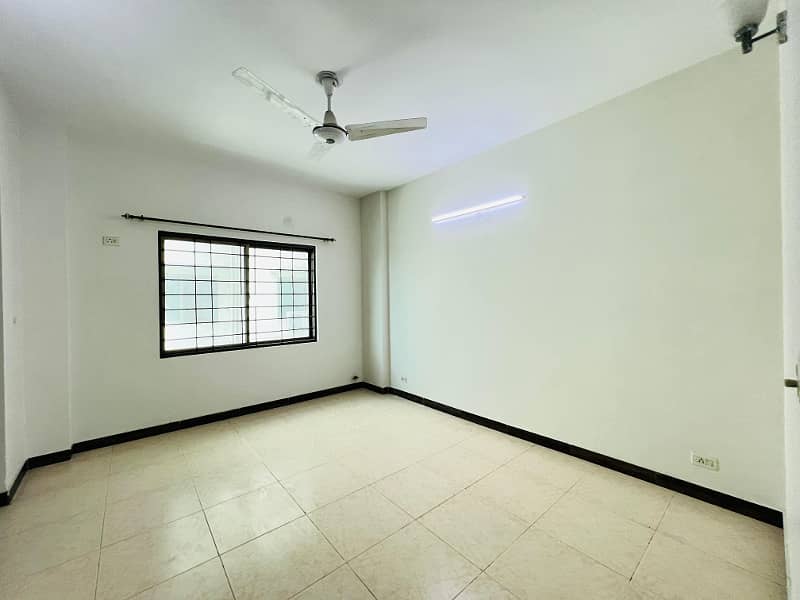 12 Marla 04 Bedroom 1st Floor Apartment Available For Sale in Askari 11 Sector-B Lahore 13