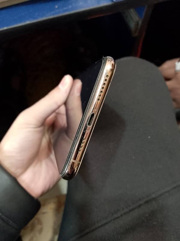 iphone xs max 64 gb pta approved 9