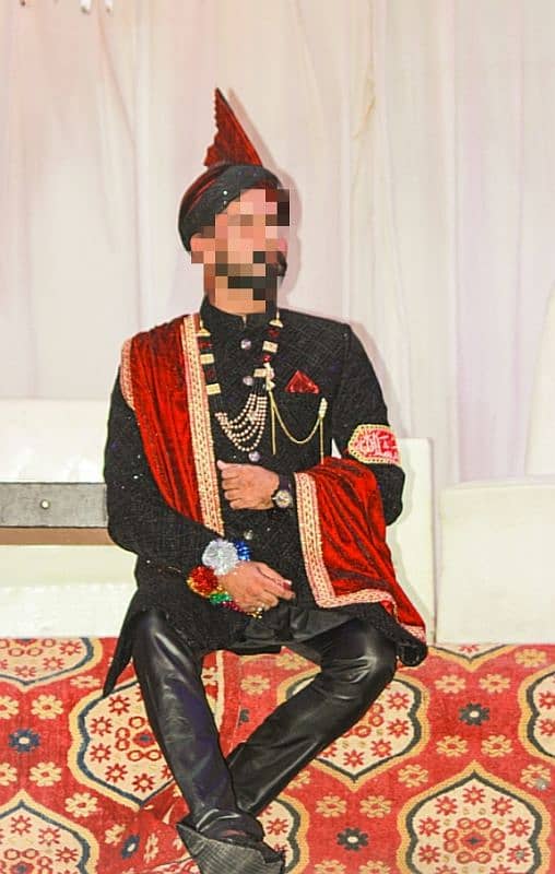 Black sherwani new condition m h urgent sell 2