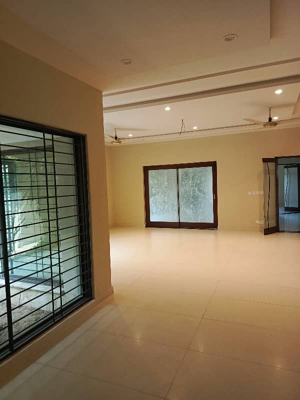 Well Maintained Tiled House For RENT 29