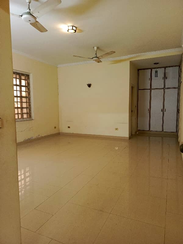 One Kanal House For Rent 5