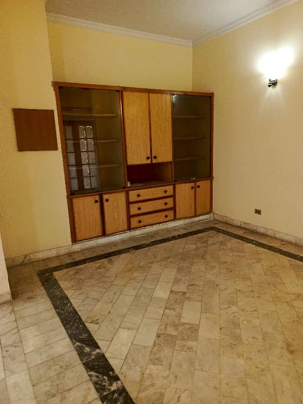 One Kanal House For Rent 7