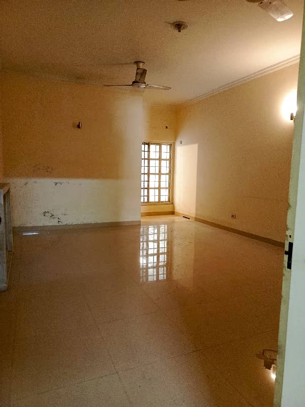 One Kanal House For Rent 9