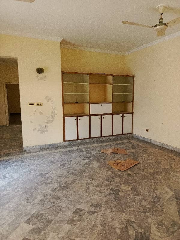 One Kanal House For Rent 23