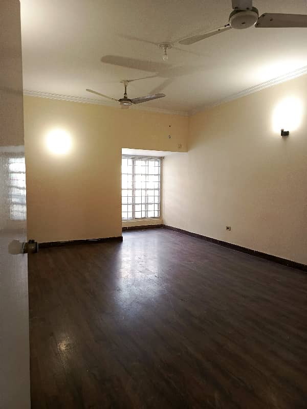 One Kanal House For Rent 34