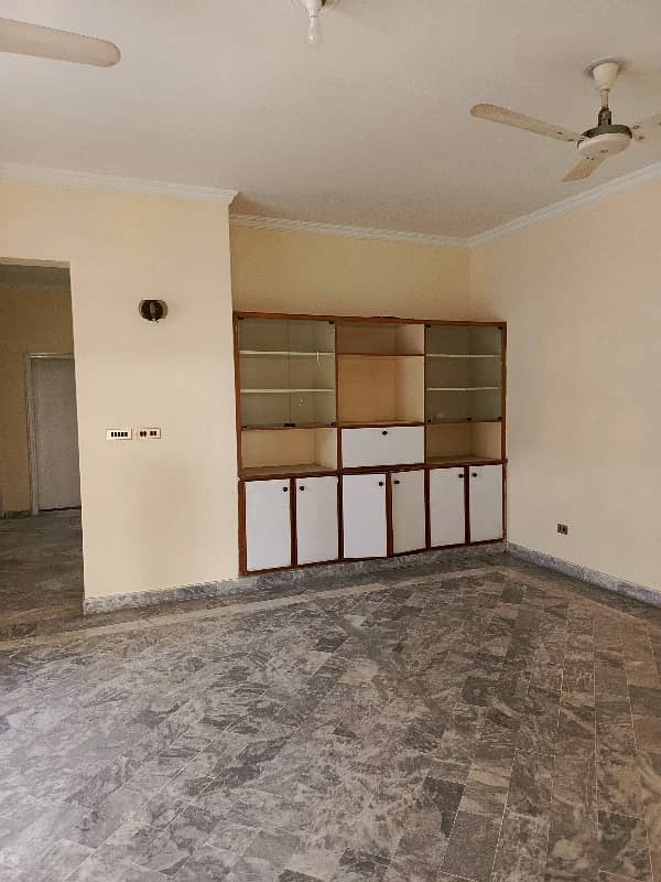 One Kanal House For Rent 35