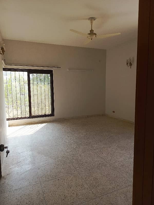 2 Kanal Beautiful corner House For RENT 10