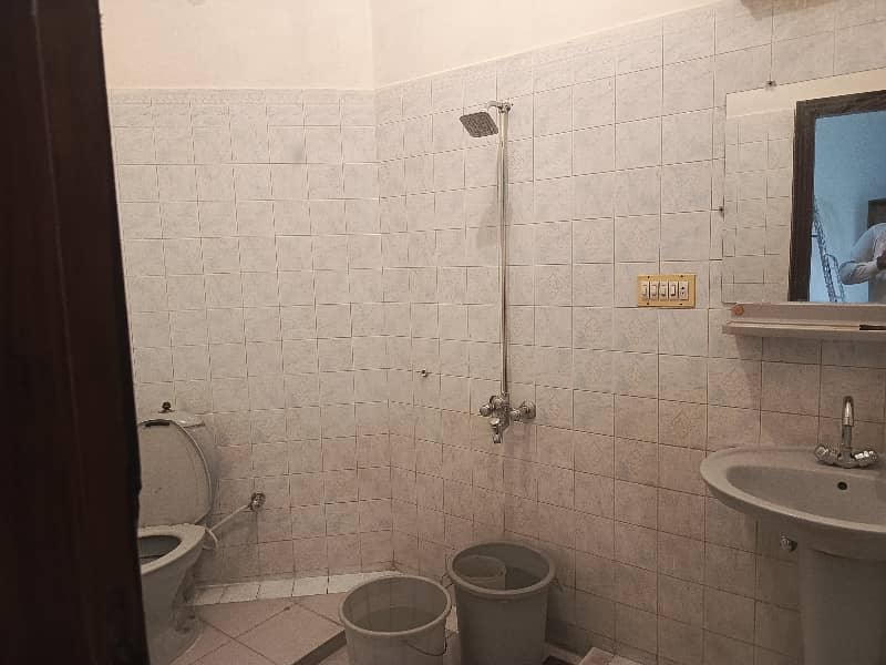 Well Maintained 10 Marla House In DHA Phase 4 For Sale 19