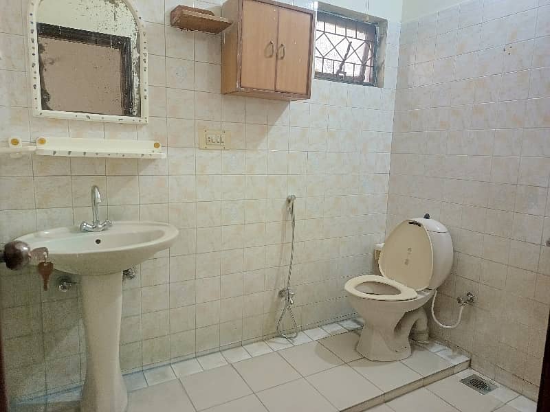 Well Maintained 10 Marla House In DHA Phase 4 For Sale 30