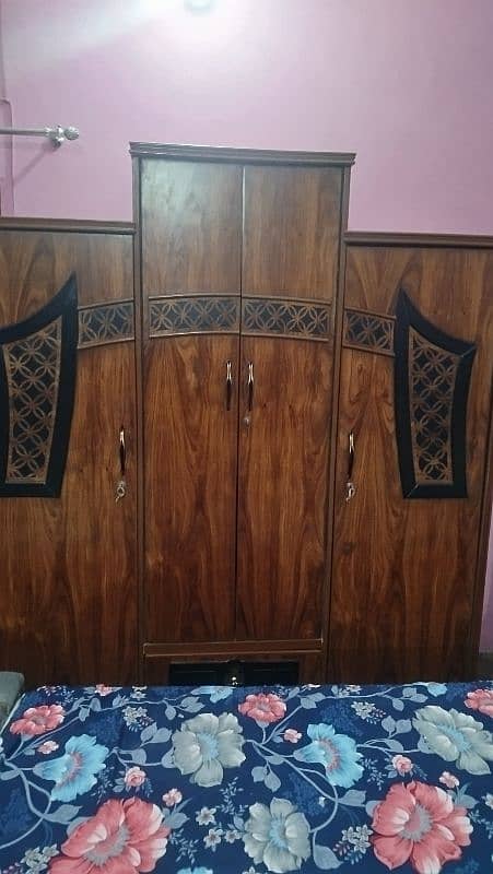 New Condition Full Bedroom Set Full Sheesham work 4