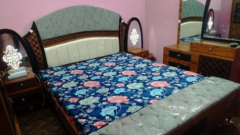 New Condition Full Bedroom Set Full Sheesham work 5