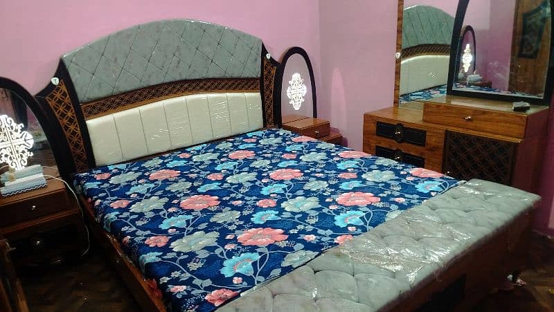 New Condition Full Bedroom Set Full Sheesham work 6