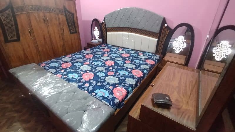 New Condition Full Bedroom Set Full Sheesham work 7