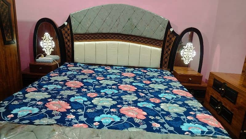 New Condition Full Bedroom Set Full Sheesham work 8