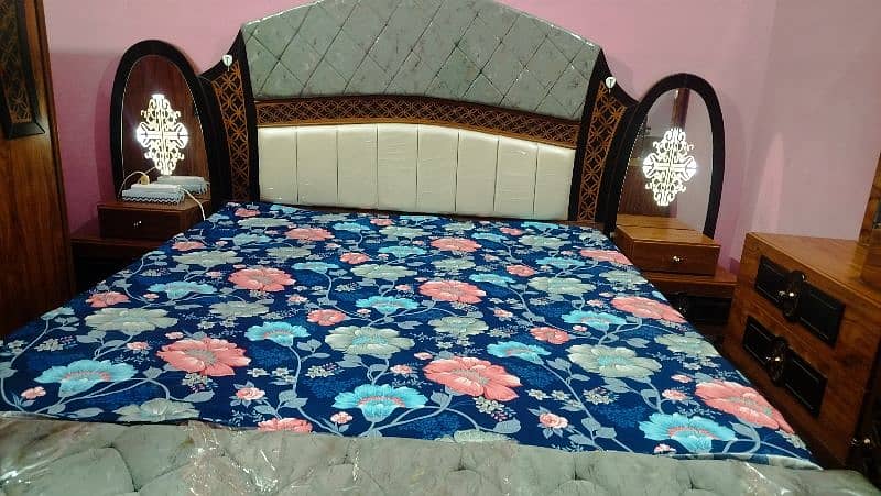 New Condition Full Bedroom Set Full Sheesham work 9