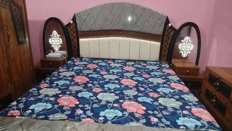 New Condition Full Bedroom Set Full Sheesham work 10