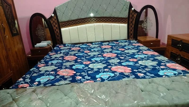 New Condition Full Bedroom Set Full Sheesham work 11