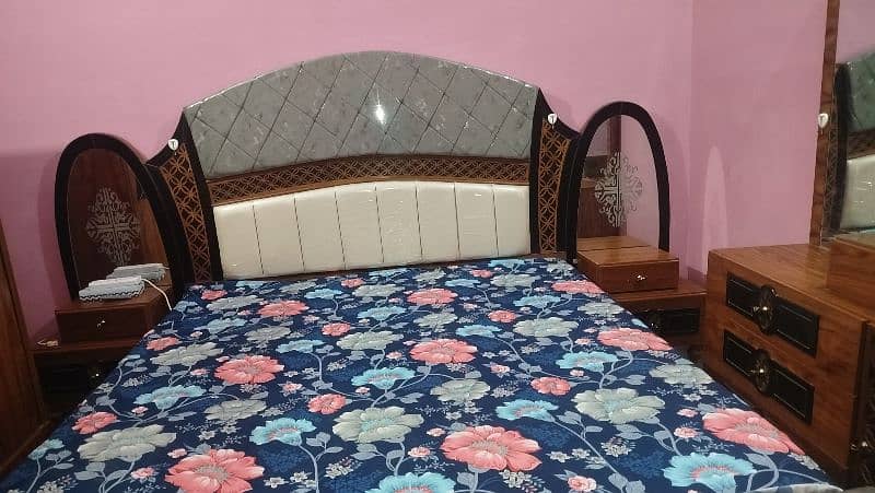 New Condition Full Bedroom Set Full Sheesham work 12