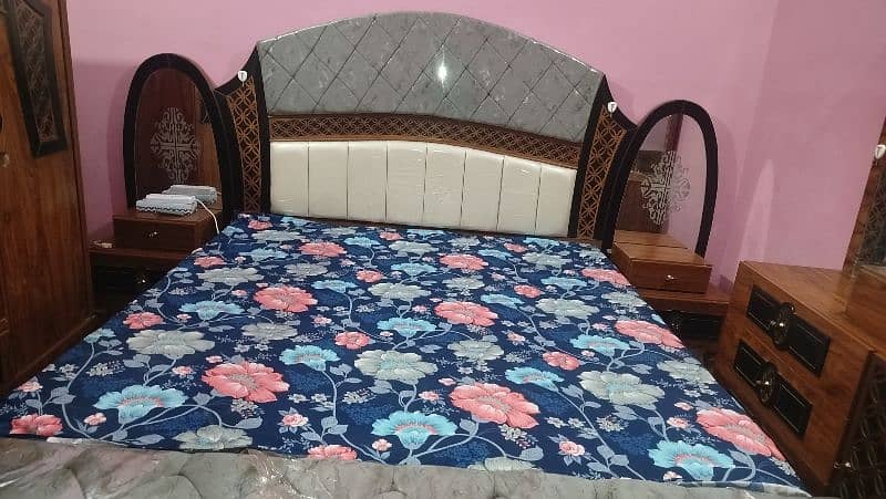 New Condition Full Bedroom Set Full Sheesham work 14